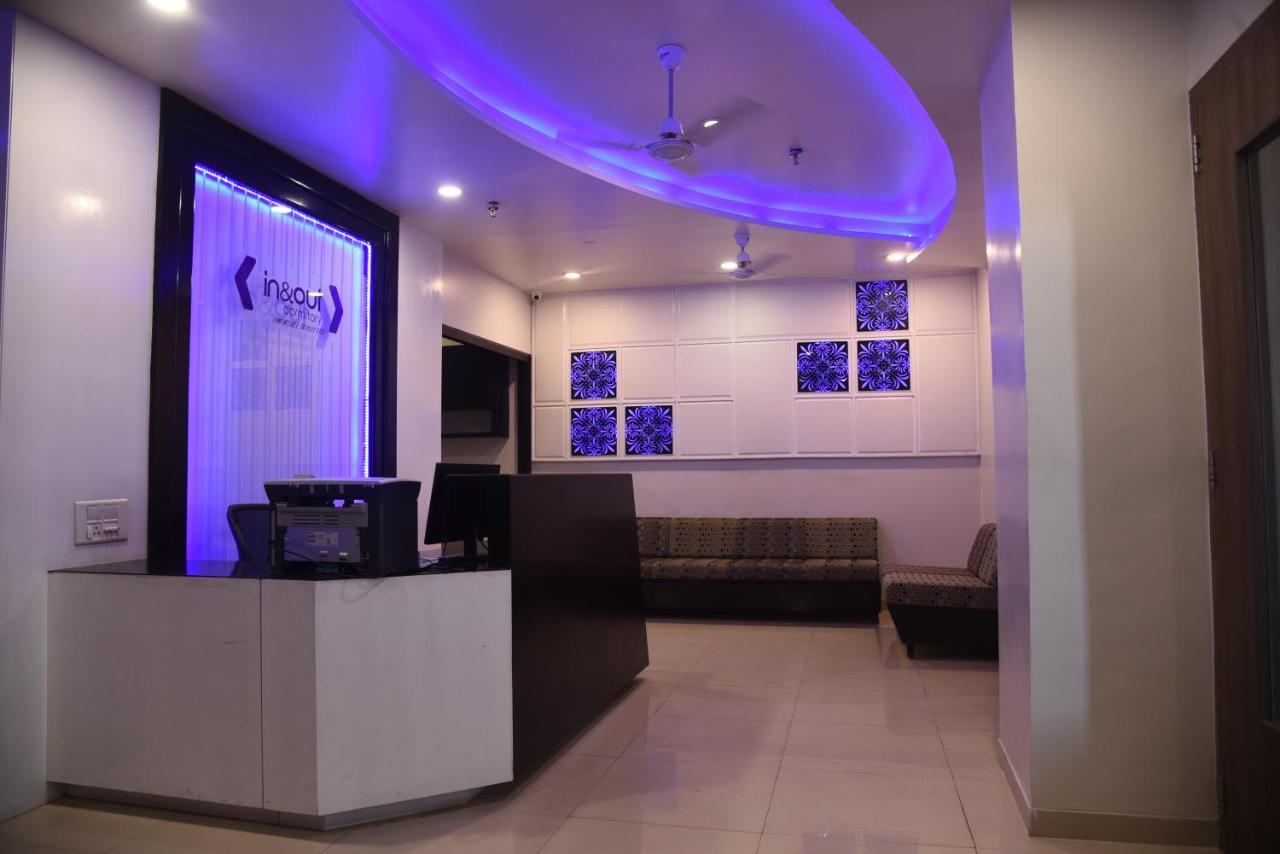 In & Out Dormitory Ahmedabad Exterior photo